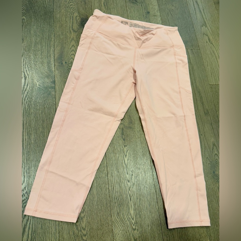 Victoria's Secret Light Pink Capri Sport Leggings - Large